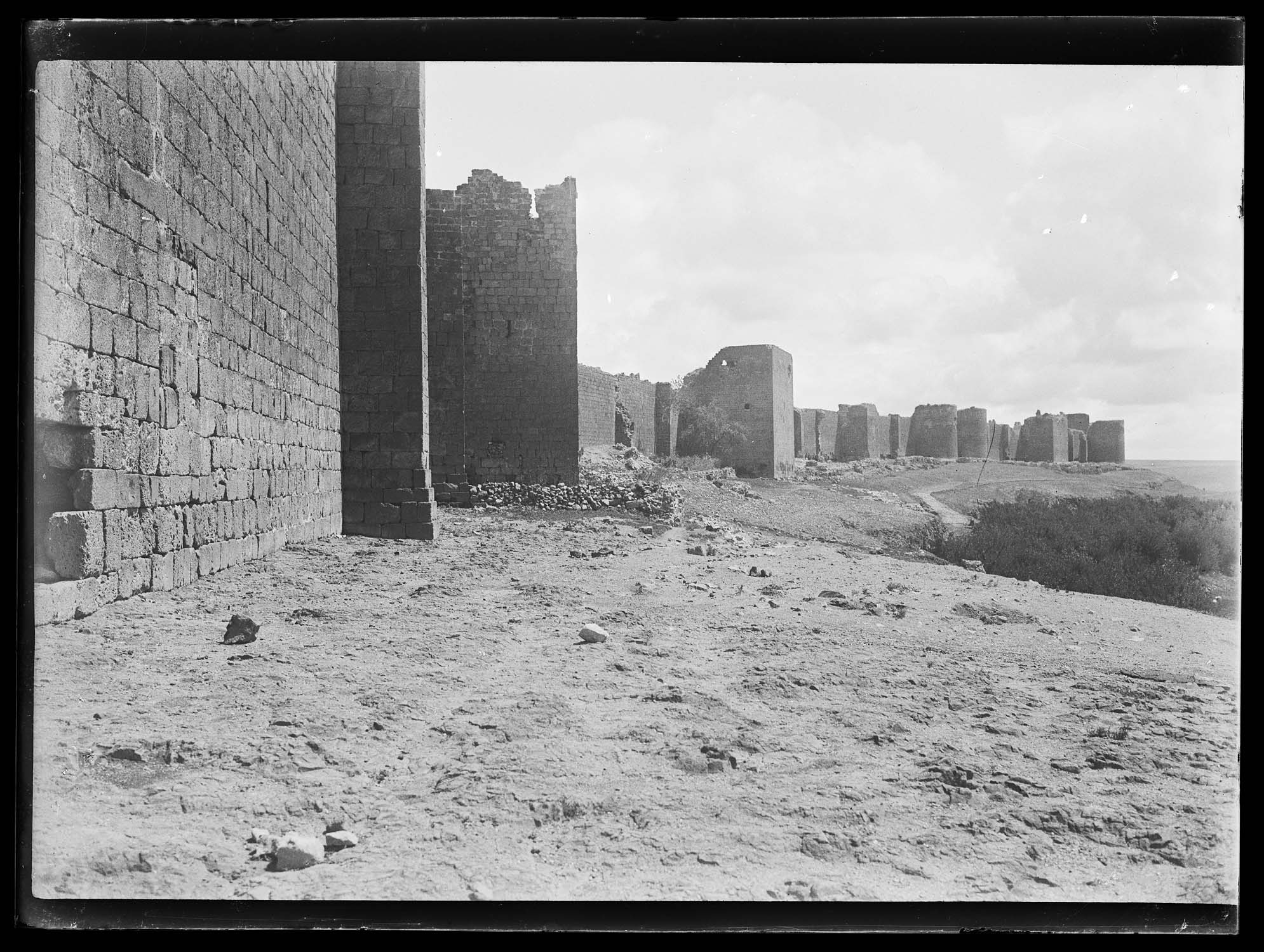 Remparts à l'est de Kitshi Burdj